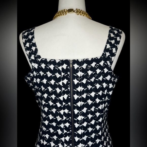Elegant THEORY brand Short Dress Black/White Size 8 - Picture 7 of 12